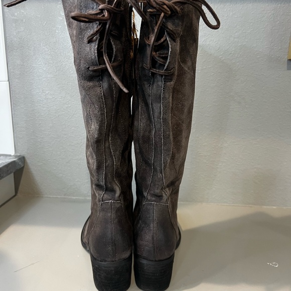 NWT BØRN Brown Suede Knee-High Boots | Low Heel Western Style, Size 10, New - Picture 2 of 7